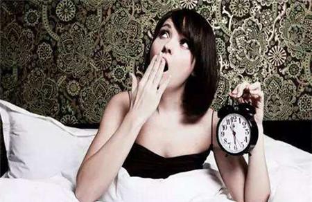 长期熬夜对女人的危害 还是不要熬夜了，多睡美容觉吧