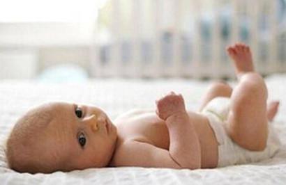 宝宝睡觉一惊一乍,真相原来是这样!