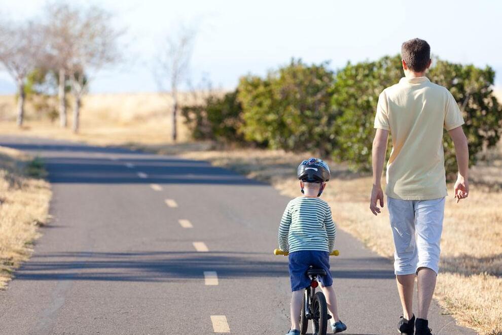 成都8岁男童骑车摔肝破裂 是谁的责任