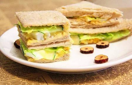 让宝贝食欲大开的美味早餐--煮蛋奶酪三明治（豆妈）