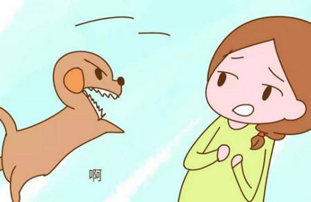 孕妈被邻居家的狗咬伤，狗主人好心带她打疫苗，却被无情拒绝