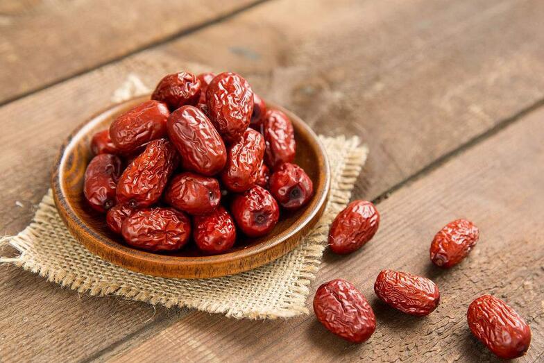 十个月的宝宝可以吃红枣吗 宝宝吃红枣的注意事项