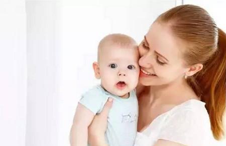 小宝宝一天该抱几个小时？这些你都知道吗？