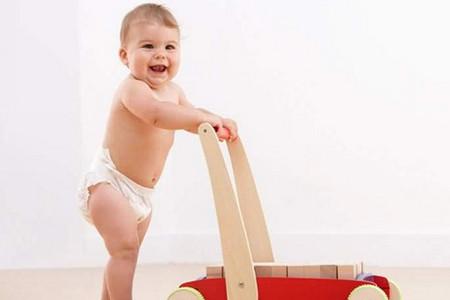 宝宝一岁多不会走路，要担心啊？踮脚尖、O型腿是怎么回事？