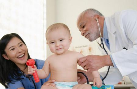 7岁男孩常喊耳朵痛，医生检查顿时惊呆，里面竟然发芽了！