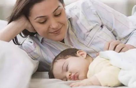 孩子晚睡的4大健康危害及应对方法