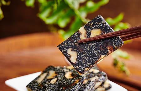 宝宝吃贝拉米奶粉拉绿屎是什么原因？