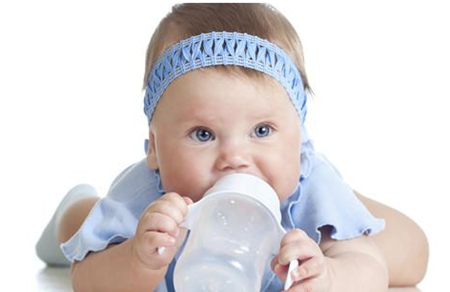 新生儿能喝白糖水吗 新生儿喝白糖水好不好