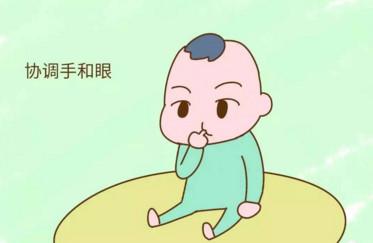 宝宝吃手是变聪明的标志，妈妈可别弄巧成拙了