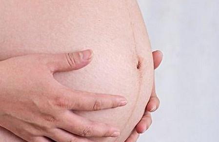 怀孕妈妈全身发痒上网吐槽  没想到竟然救了孩子一命