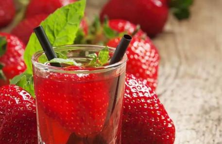 孕妇食谱：草莓果汁的做法
