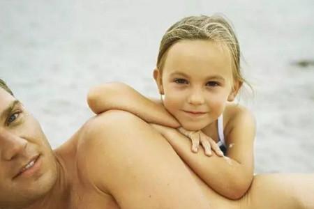 当五岁的孩子说“爸爸，让我看看你的小鸡鸡”，怎么办？