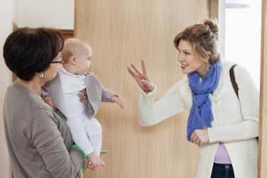 是否要让婆婆带孩子，自己去上班？迈出这一步，好难……