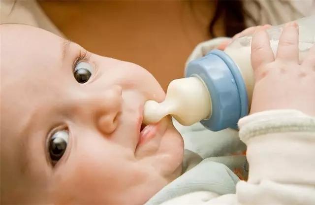 宝宝奶瓶排行榜10强 2017婴儿奶瓶品牌前十名单推荐