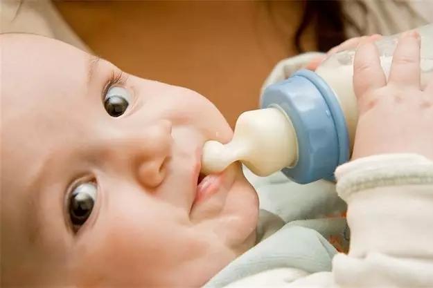 宝宝奶瓶排行榜10强 2017婴儿奶瓶品牌前十名单推荐