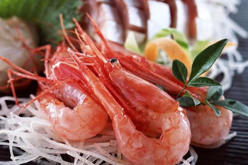 宝宝发烧可以吃虾吗 孩子发烧时能不能吃虾饮食要注意