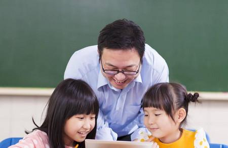 你知道吗？优秀的家长和老师都是”骗子“！