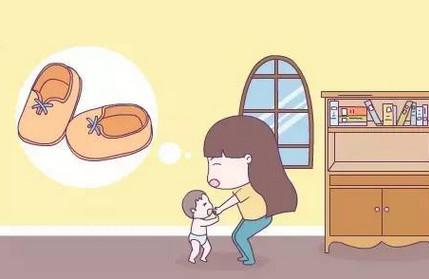 让孩子光脚地上跑，当妈的你咋不管管！
