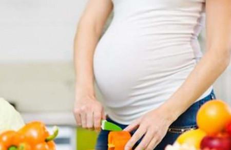 怀孕了还能不能肆无忌惮的吃？如何防辐射预防妊娠纹?