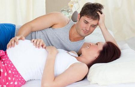 孕妇分娩前的3大症状? 准爸爸这么做, 可缓解孕妈生产疼痛!