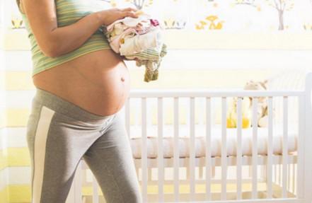 孕期分泌物如果出现这种异常要当心，可能是胎儿的求救信号
