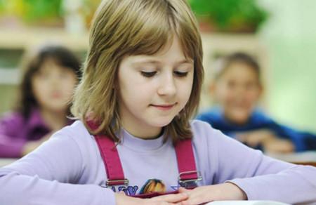 聪明的父母会“示弱”，小到一句话