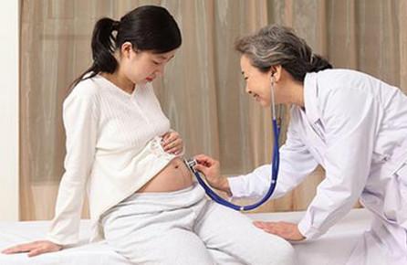 宝妈怀双胞胎孕检7次均健康，孩子出生后家属却要告医院