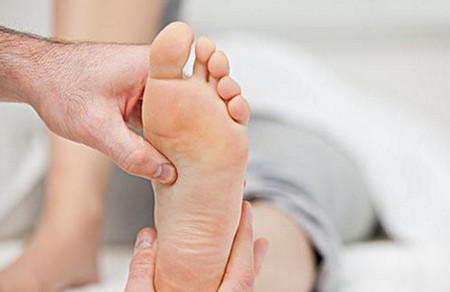 孕期消除水肿有妙招，脚不肿了，准妈妈浑身也轻松