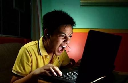 荒唐！11岁小学生将亲生母亲骗得倾家荡产 他到底做了什么？