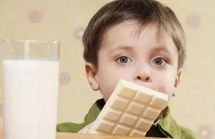 给孩子喝牛奶，当心这8大最常见误区！不看准后悔！