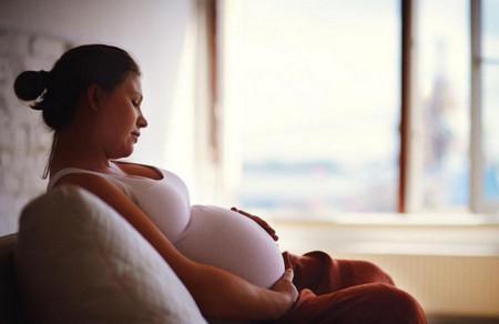 生下9斤6两健康男婴，老公看了一眼却当场哭了起来