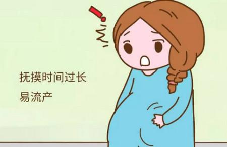孕晚期，准爸妈这个习惯性动作可能会伤害胎儿，你们做对没？