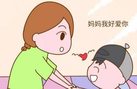 孩子这么做是在向你示爱呢，要是阻拦了可就真伤人心了