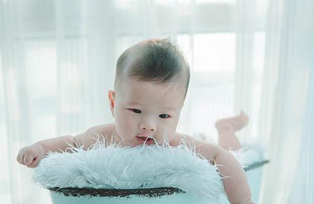 母乳喂养的宝宝需要补钙吗，人工喂养又用不用补钙呢？