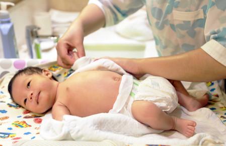 一个月婴儿护理 6个重点要谨记
