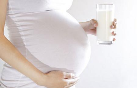 孕妇更容易得尿结石，怀孕期间出现尿结石该怎么办