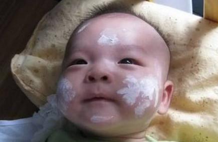 為什么不要給寶寶用痱子粉爽身粉？原因很簡單...