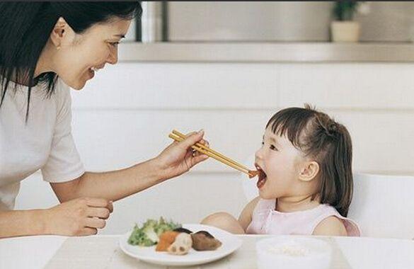 宝宝被鱼刺卡到怎么办 孩子卡鱼刺的正确处理方法