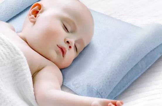 孩子后脑勺像平底锅？怎么挑选适合宝宝的枕头