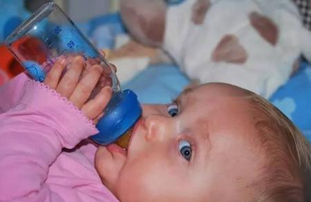 2岁宝宝如何戒掉奶瓶，怎样戒比较管用