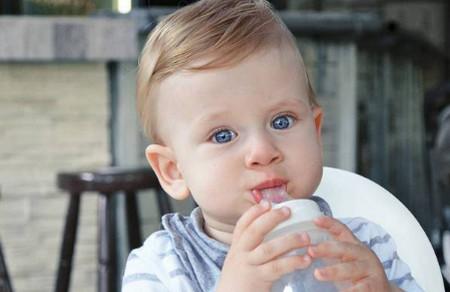 伊能静不给米粒喝矿泉水是矫情还是真的有危害?宝宝能喝什么水？