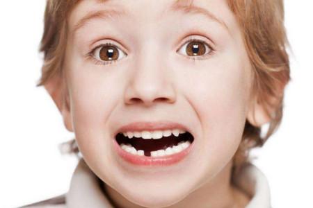 乳牙恒牙长成“双排牙”需要立即拔吗？听听牙医的解释