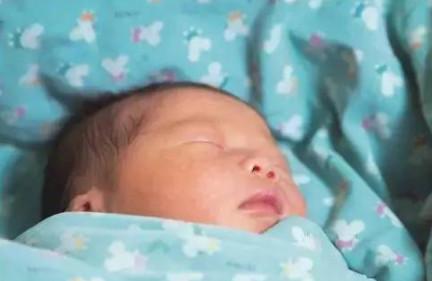 为了宝宝的母乳，产后半小时一定要做这4件事！！！