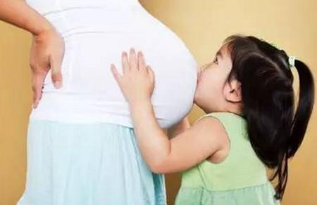 孕肚不要乱摸？会引起孕妈不开心！