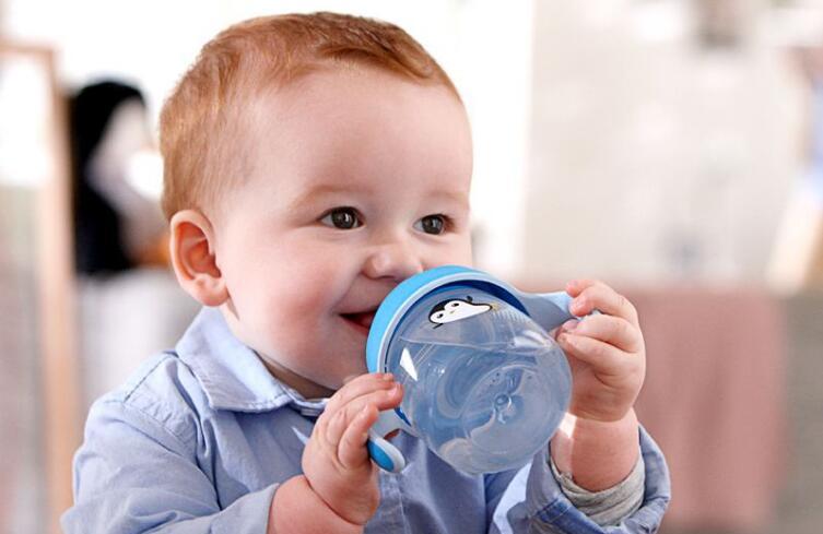 宝宝用学饮杯的注意事项 小孩使用学饮杯应该注意什么