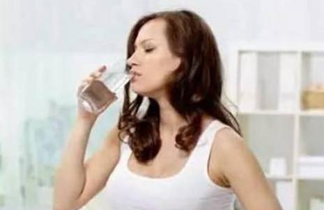 孕妈孕期如何正确喝水？这几种水孕妈千万不要喝