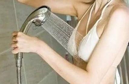 女性应该如何正确清洁乳房？
