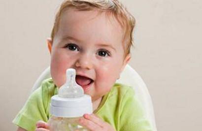 国产奶粉还是进口奶粉？宝妈应该怎么选？