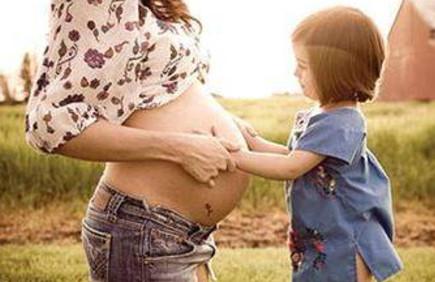 婆婆怀孕啦，却让儿媳等两年再要孩子……