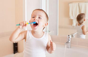 为什么宝宝天天刷牙还有蛀牙 保护好牙齿这些问题要注意